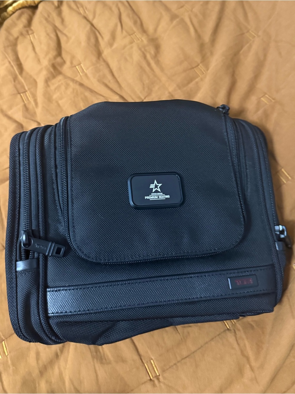 BNWT TUMI Alpha 3 Hanging Travel Kit